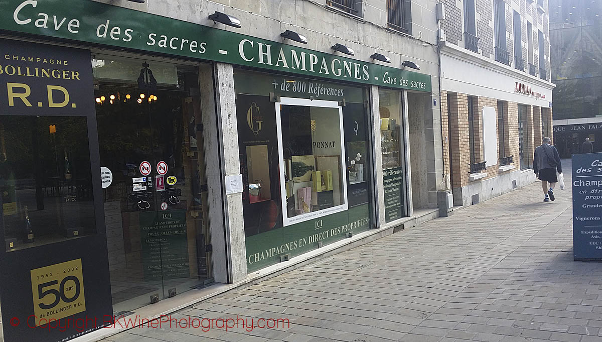 Cave des Sacres wine shop in Reims