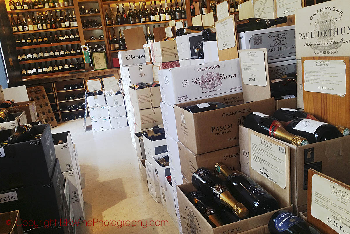 Cave des Sacres wine shop in Reims