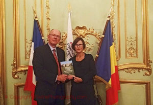 Britt & Per Karlsson, BKWine, receives the OIV prize for the book on the wines of France