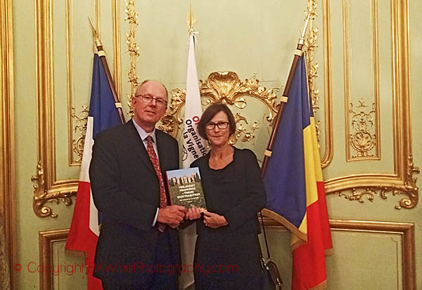 Britt & Per Karlsson, BKWine, receives the OIV prize for the book on the wines of France