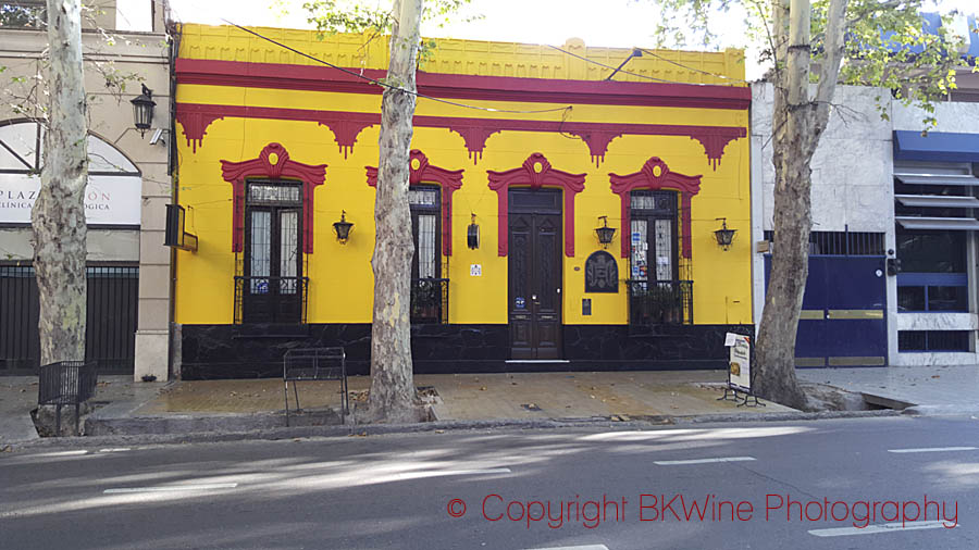 A colourful house in the centre of Mendoza