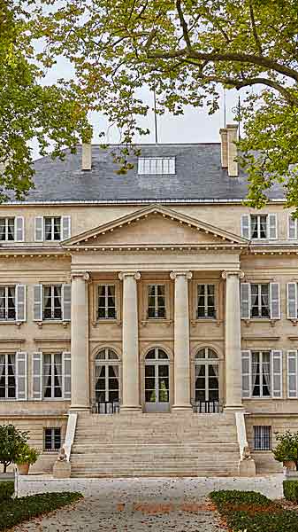 A grand chateau in the Medoc