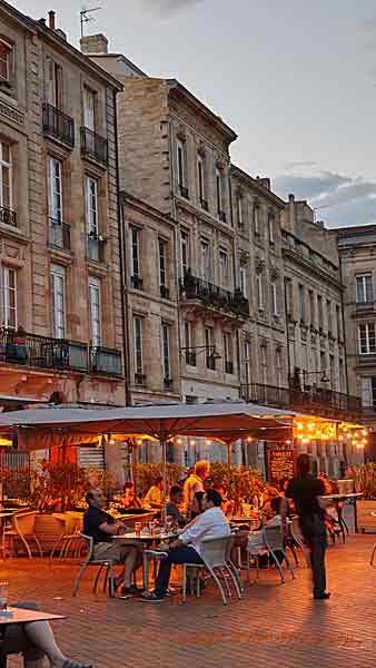 Cafés and restaurants in Bordeaux city