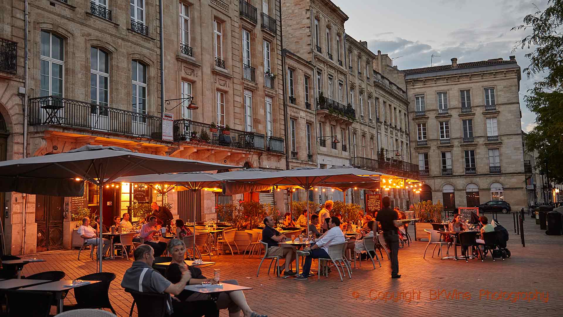 Cafés and restaurants, Quai des Chartrons, in Bordeaux city