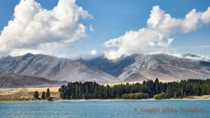 The shimmering Lake Tekapo and the dramatic mountains