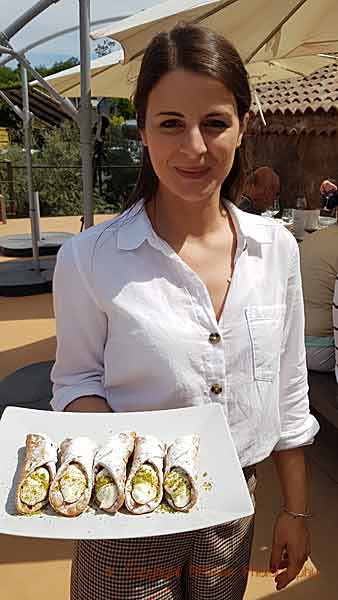 You must not refuse when someone tempts you with cannolo on Sicily