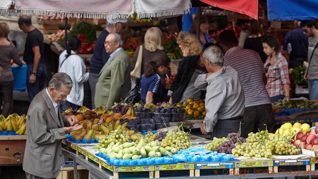 With all the fruit plantations on sunny Sicily there's an abundance on the food markets