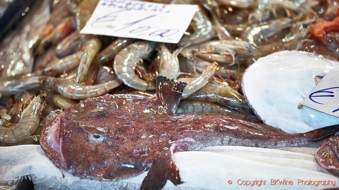 There are plenty of fresh fish on the food markets on Sicily
