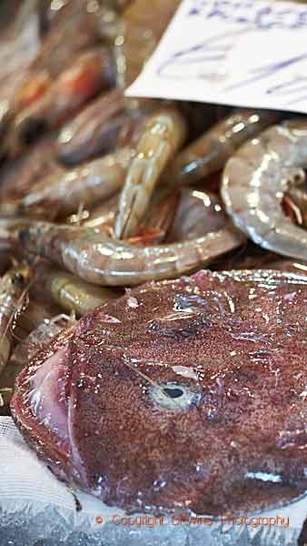 There are plenty of fresh fish on the food markets on Sicily